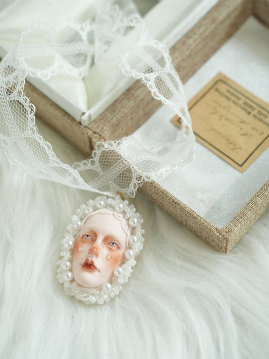 Lace Human Face Necklace